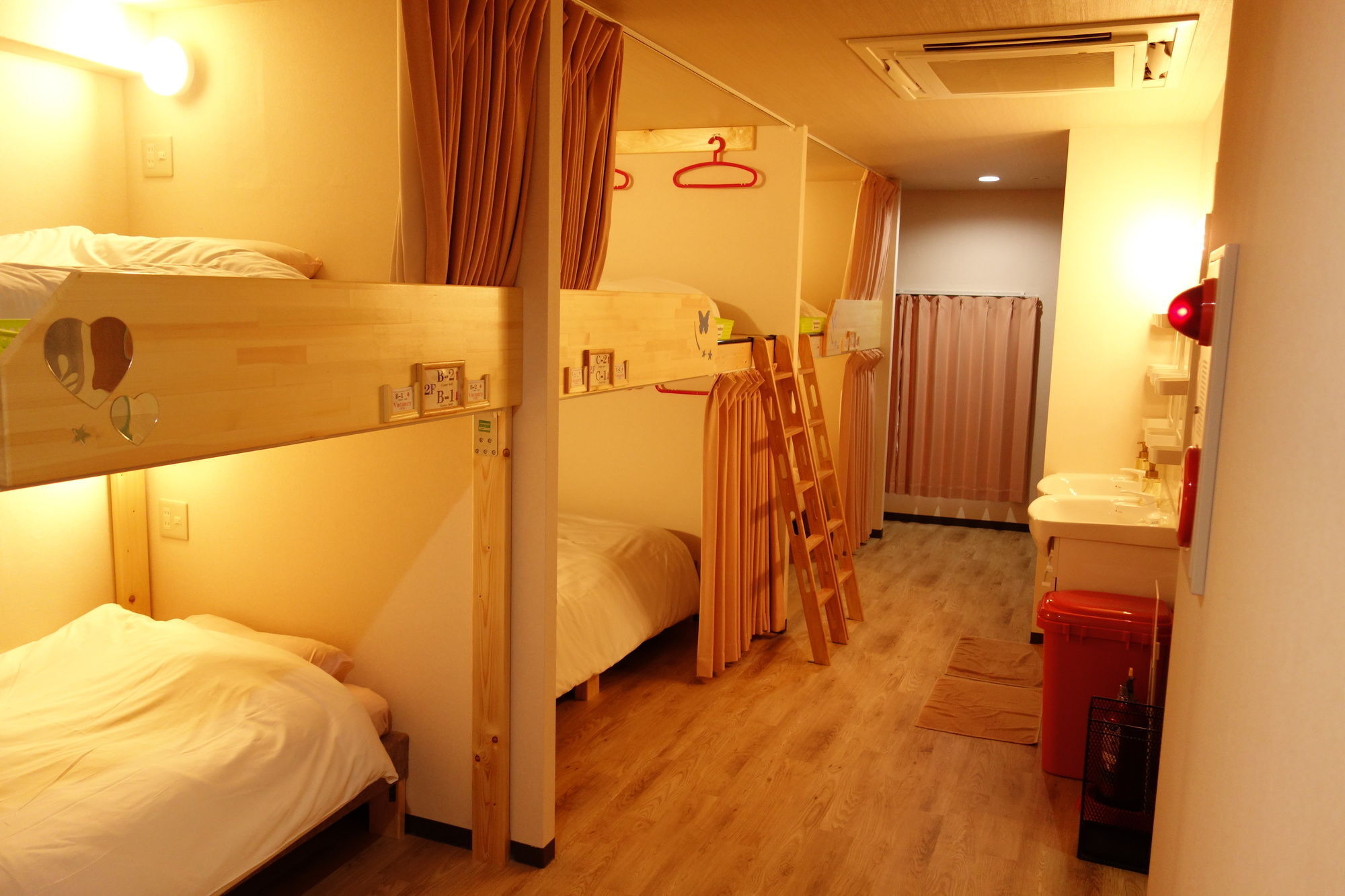 Kens House Hotell Ōsaka Eksteriør bilde